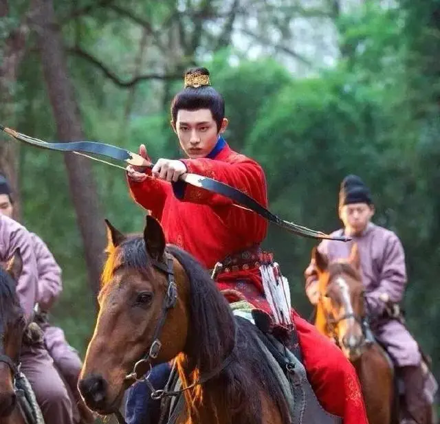 《良陈美锦》开播引追剧潮，任敏造型突破与权谋偶像混搭成热议焦点 | 情报图
