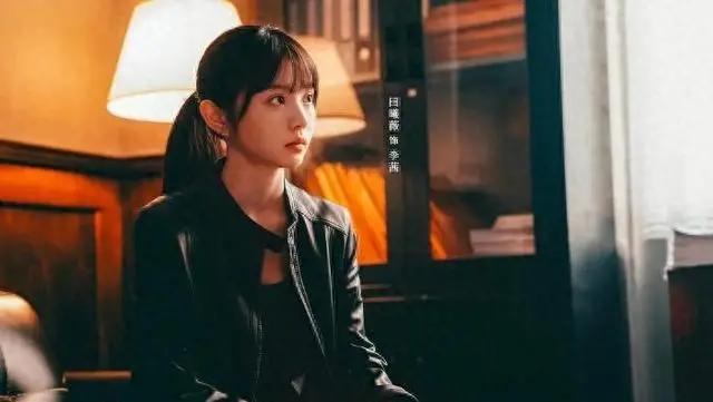 《低智商犯罪》《喀什恋歌》双剧同步热播，黑色幽默与边疆治愈并行 | 相关图片