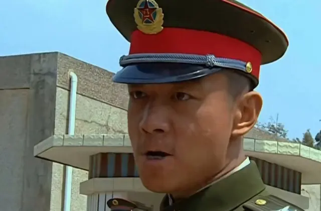伍六一与许三多拳脚较量真相：钢七连训练场景再引观众重看 | 相关图片