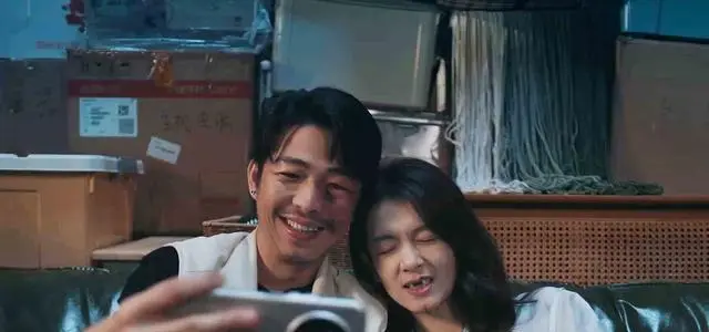 电影《门牙》五一档上映：门牙脱落事件牵出普通情侣现实困境 | 细节速览